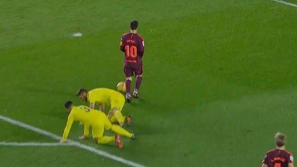 Messi retrató a dos defensas del Villarreal. Captura/beINSports