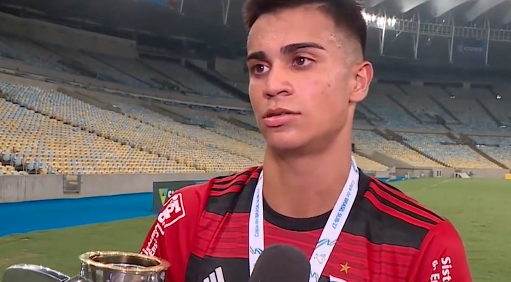 Everton é um dos interessados em jovem do Flamengo. Youtube/The Linesmen