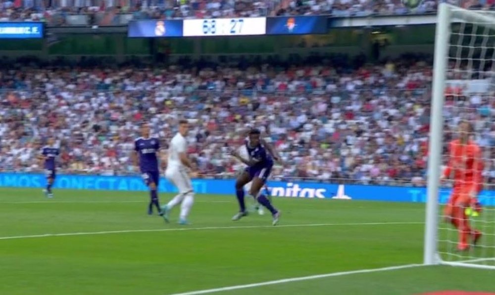 Jovic rozó el gol nada más saltar al campo. Captura/Movistar+