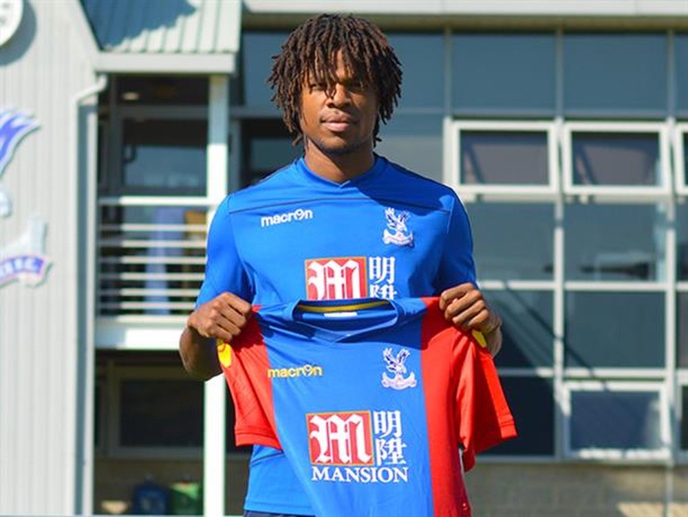 Remy poses with the Crystal Palace shirt. CPFC