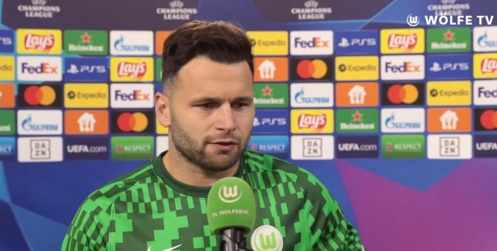 Renatto Steffen, Wolfsburg goalscorer, not impressed by the referees. Screenshot/Wolfsburg