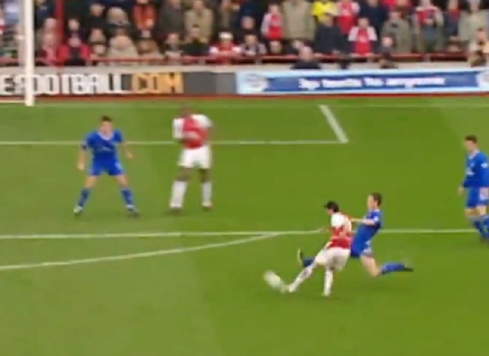 Jose Antonio Reyes scored a brace v Chelsea 16 years ago. Captura/Arsenal