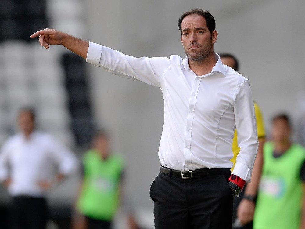 O técnico de 42 anos não está a ter uma entrada feliz na Vila das Aves. Twitter/Maisfutebol