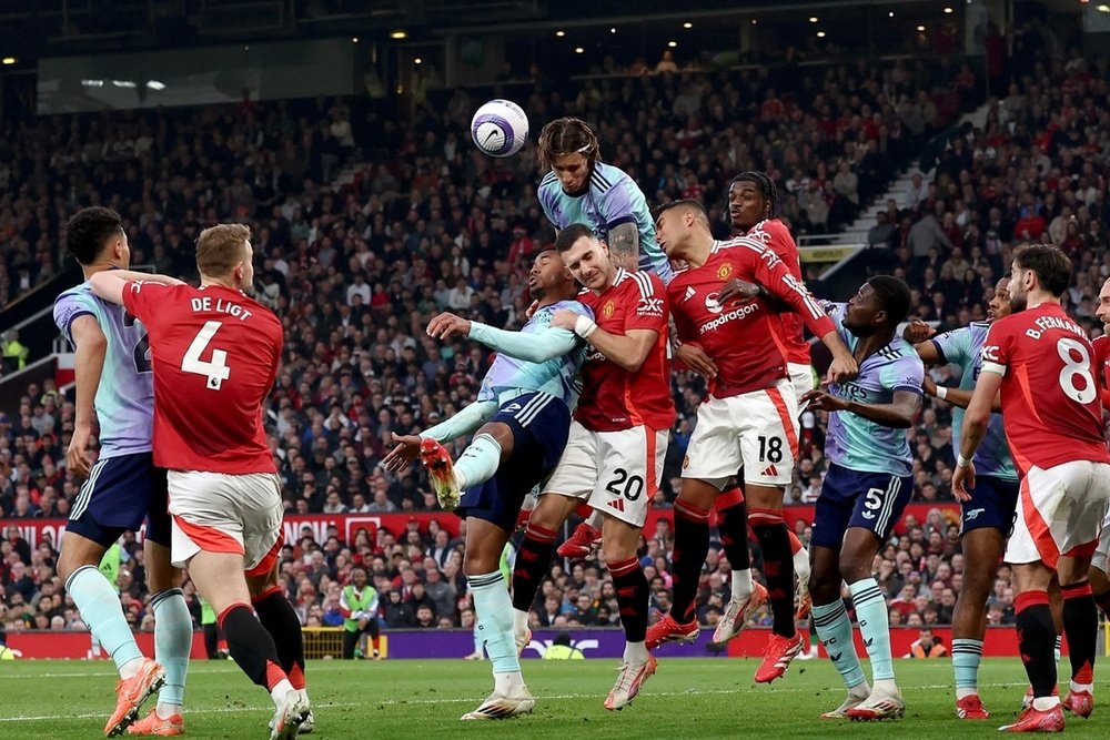 Action d'un match entre Arsenal et Manchester United. EFE