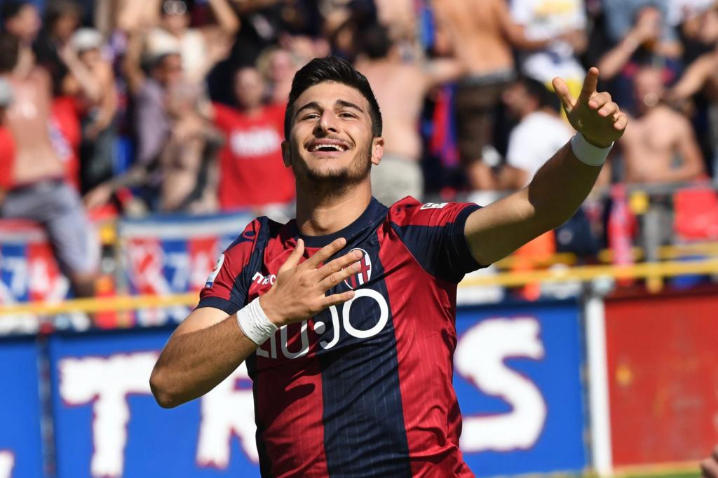 Orsolini distribuiu golaços em hat trick pelo Bologna contra o Empoli