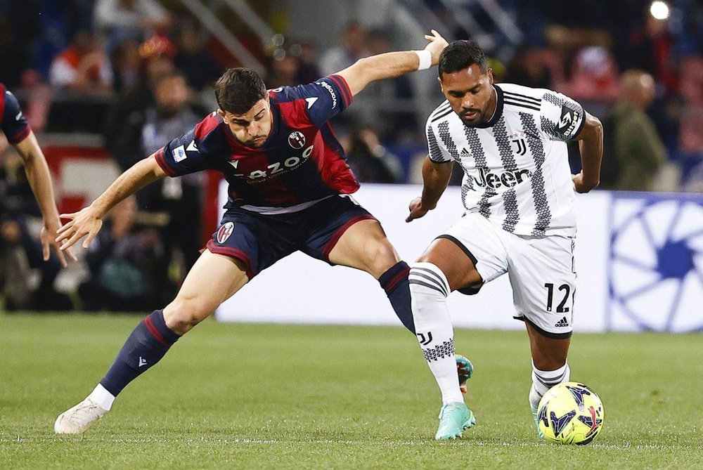 Sandro (R) has played 37 competitive matches this season. EFE