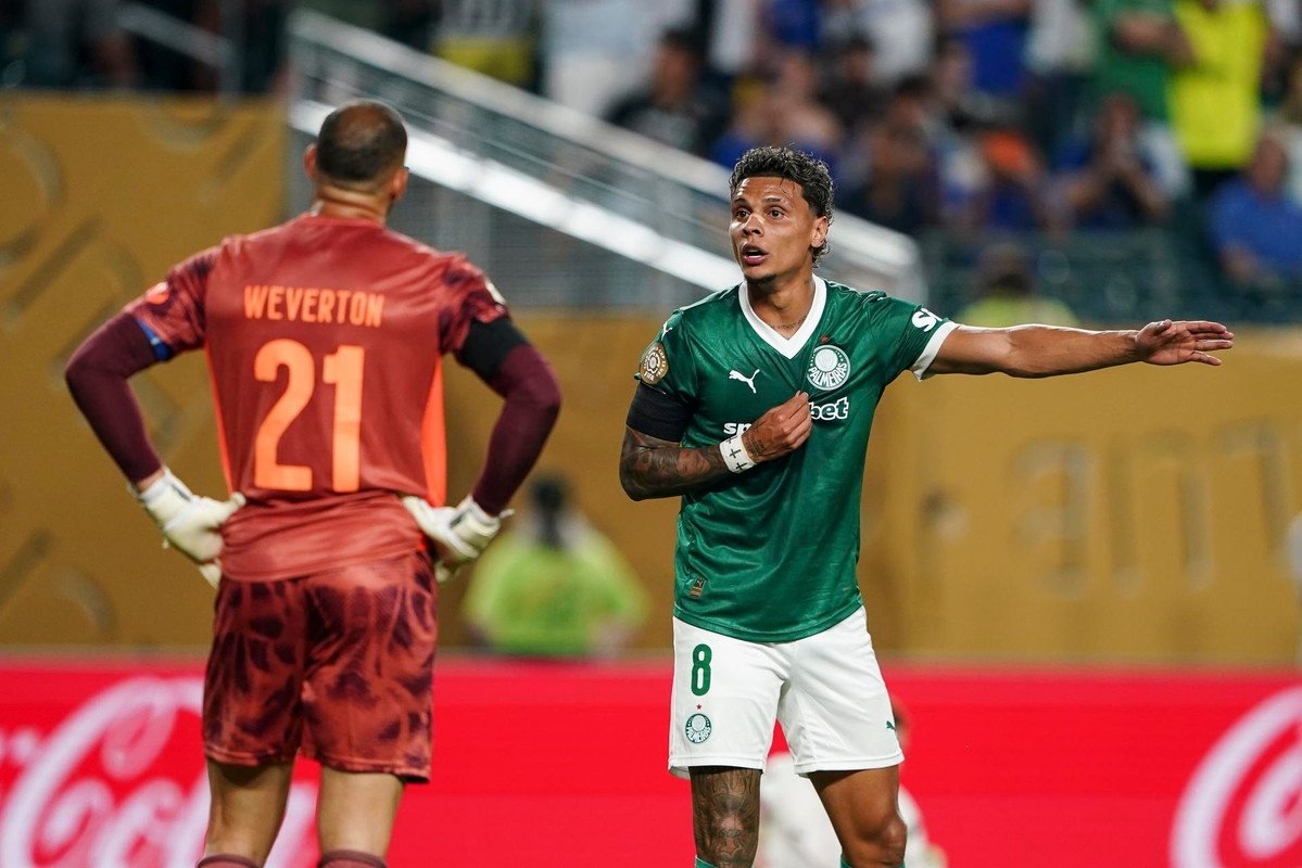 Manchester United are preparing a £26 million bid for Palmeiras’ Colombian midfielder Richard Rios, whose standout performances at the Club World Cup have attracted interest from several top European clubs, including Roma.