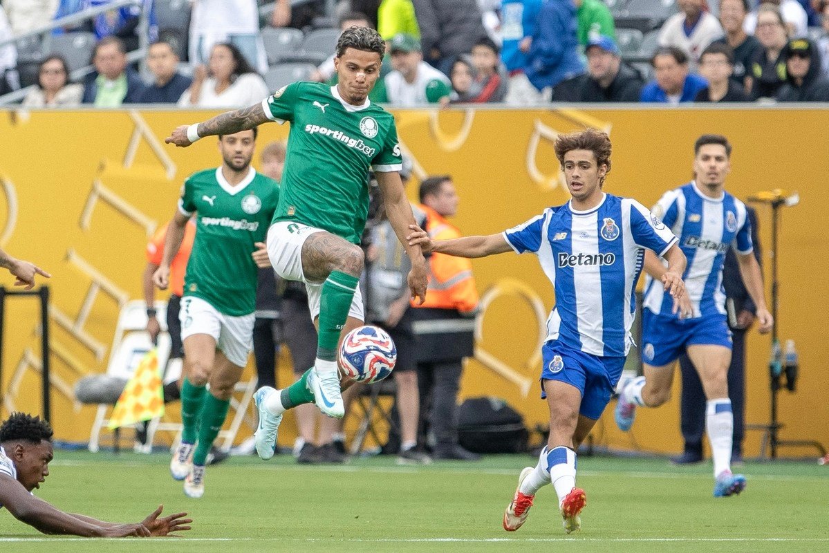 Palmeiras domina, mas empata com Porto na estreia do Mundial de Clubes