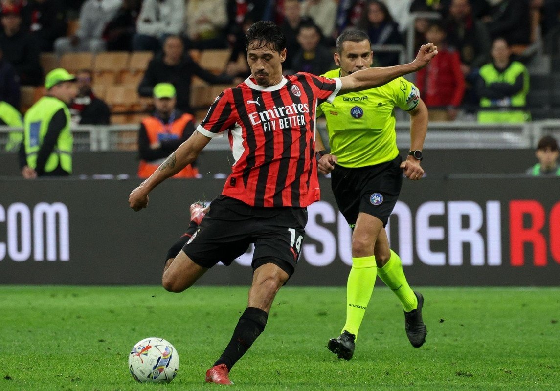 City have already made a formal offer to Milan for midfielder Tijjani Reijnders. EFE