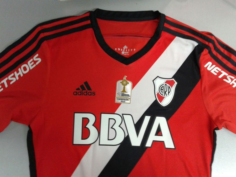 River Plate estrenó el parche de campeón de Libertadores en su camiseta. CARPoficial