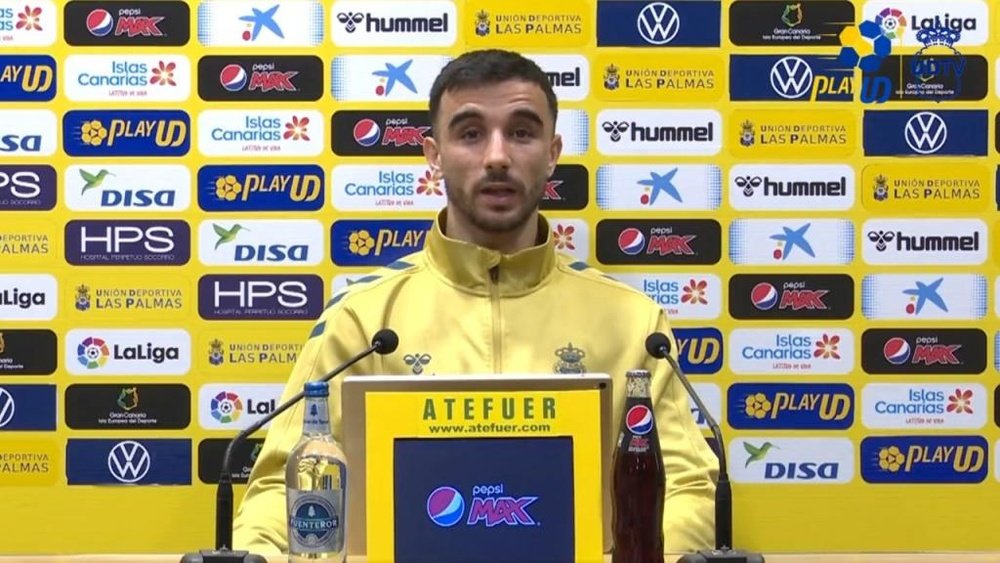 Rober González se adapta a lo que pide su entrenador. Captura/UDLasPalmas