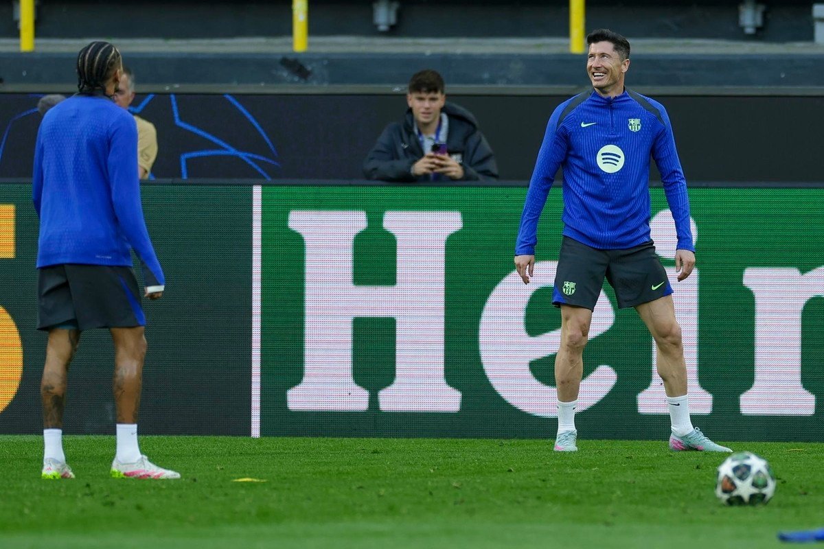 Hansi Flick confirme que Lewandowski commencera "sur le banc"