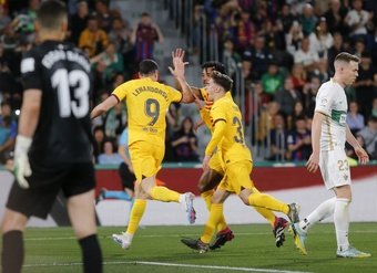 Robert Lewandowski struck twice as Barcelona moved 15 points clear at the top of La Liga with a comfortable 4-0 win at Elche on Saturday.