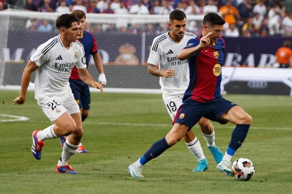 Pau Victor has scored three goals in his last two matches for Barcelona. EFE