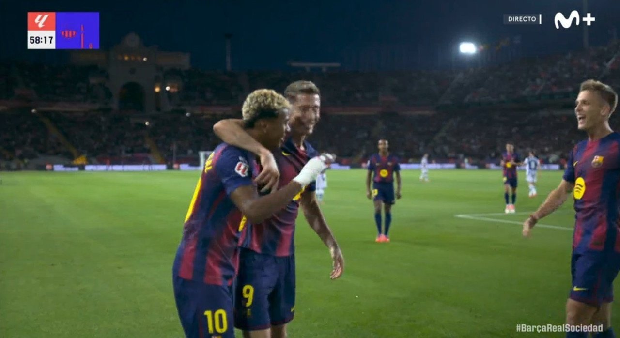 O Barcelona virou o jogo contra o Real Sociedad impulsionado pelo efeito Lamine Yamal. O atacante, que começou no banco, entrou em campo e, em apenas um minuto, deu a assistência para Robert Lewandowski marcar o 2 a 1.