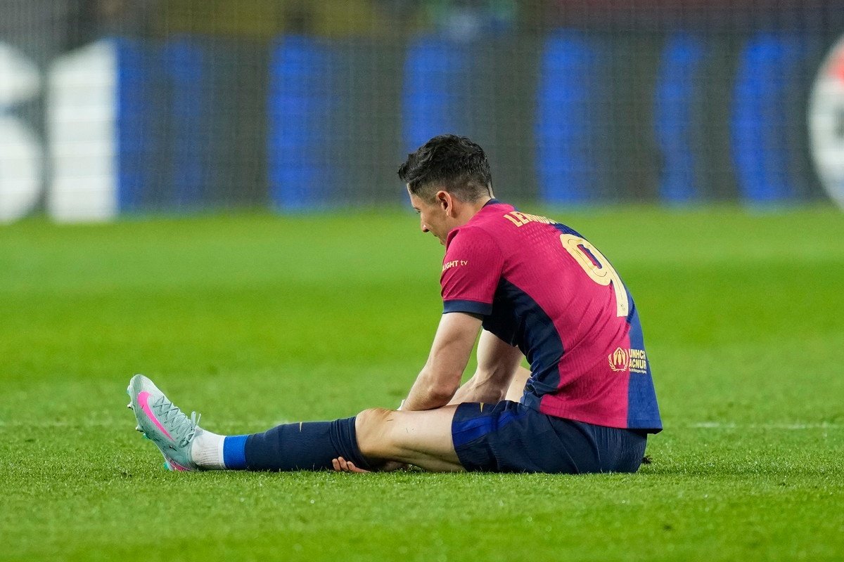 Lewandowski rings alarm bells at Barca after injury against Celta
