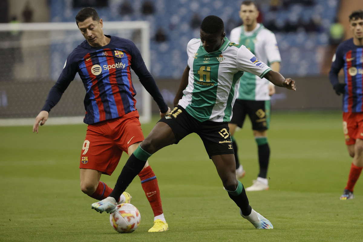 Barcelona Beat Betis On Penalties Reach Clasico Super Cup Final