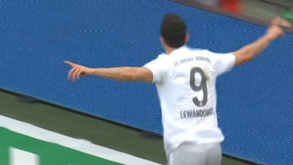 Lewandowski cada vez mais brutal. Captura/Movistar+