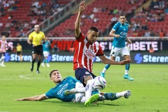 Mazatlán pasó por encima de Chivas Guadalajara, que acumula 5 encuentros sin conocer la victoria y no es capaz de salir de la crisis de resultado.