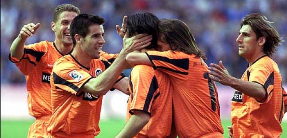 Uno de los mejores recuerdos del Valencia en La Rosaleda es la Liga lograda en 2002. EFE/Archivo