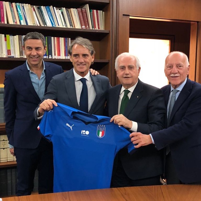 Mancini llegó al banquillo de Italia. Twitter/NazionaleItaliana