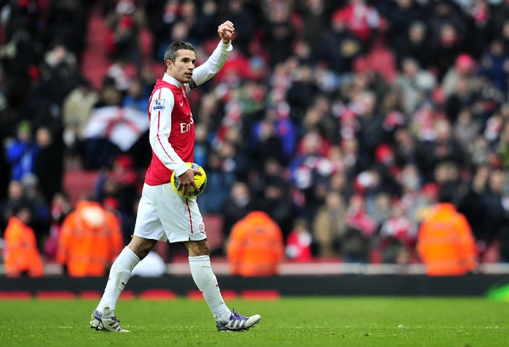 Van Persie nie une offre d'Arsenal avant son départ à United. AFP