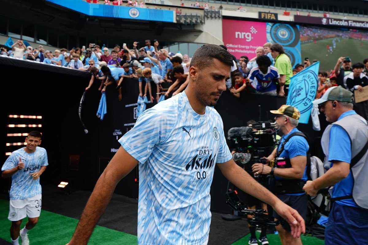 Rodri, el único '5' por el que suspira el Madrid. EFE/Will Oliver