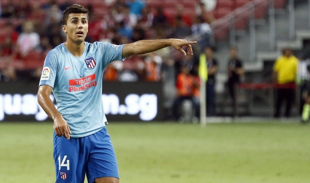 City want to split the cost of Rodri's transfer over two instalments. EFE