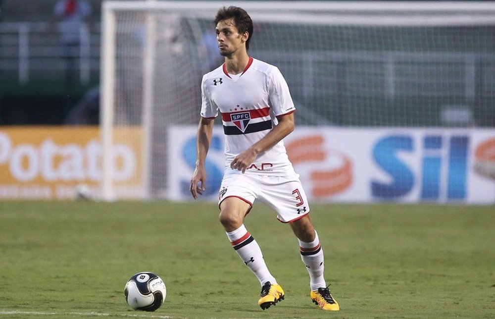Rodrigo Caio firma por el Flamengo. SaoPauloFC