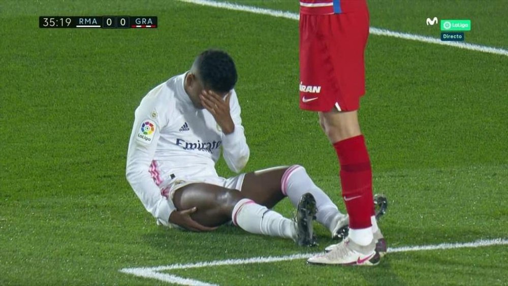 Rodrygo pulled a muscle and had to leave the game on a stretcher. Screenshot/MovistarLaLiga