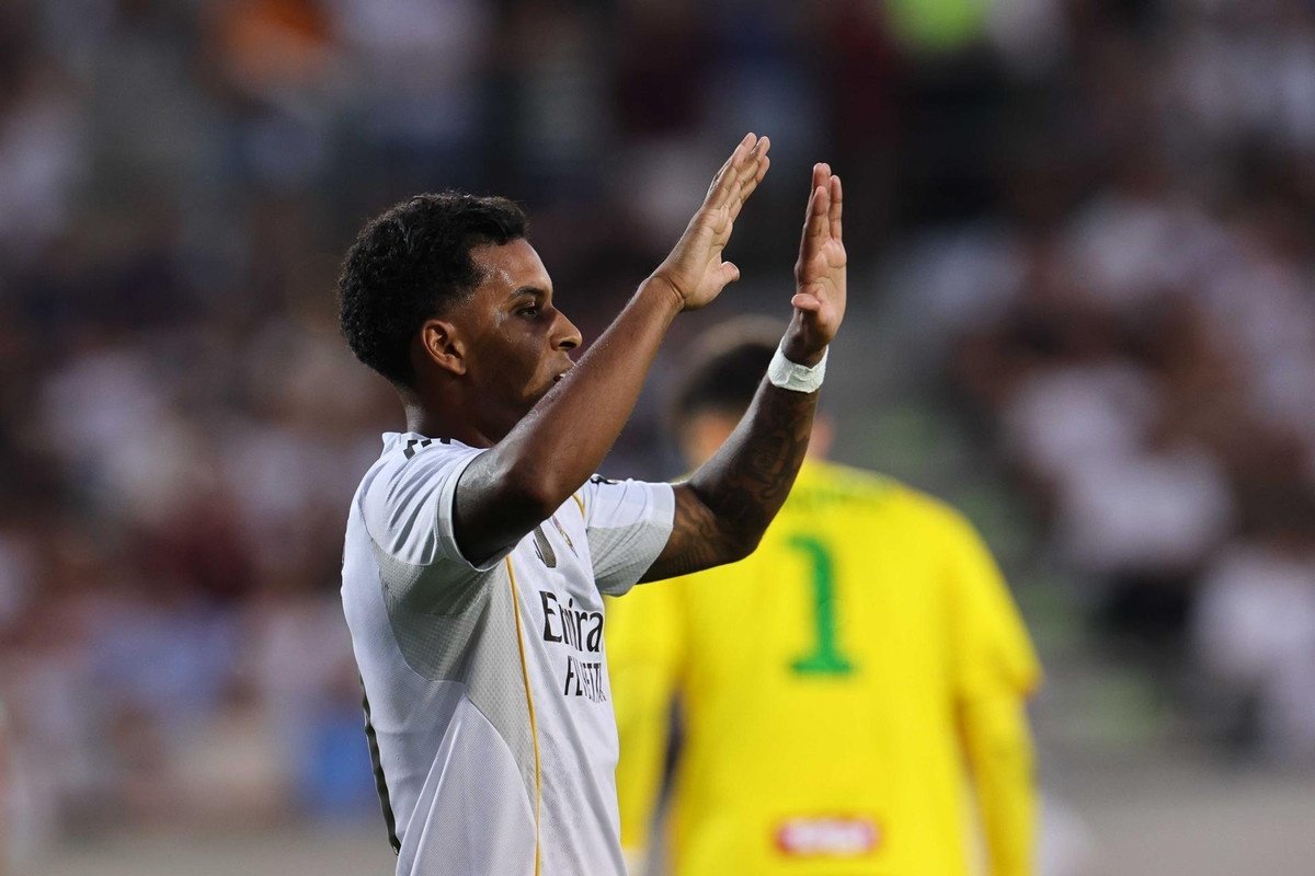 Manchester City are keeping a close eye on the situation. EFE