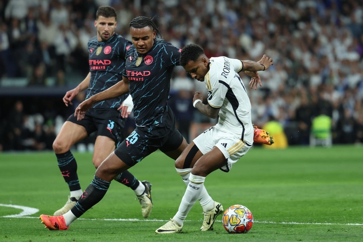 Rodrygo Goes regretted his side's mistakes against Manchester City. EFE