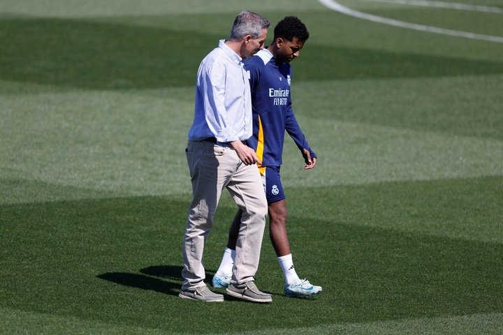 Rodrygo leads the pack in substitute training. EFE/Javier Lizon