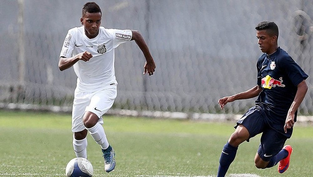 Con sólo 16 años, Rodrygo ya tiene tratamiento de estrella. SantosFC