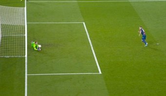 Ter Stegen repelió el segundo penalti del Levante. Captura/MovistarLaLiga