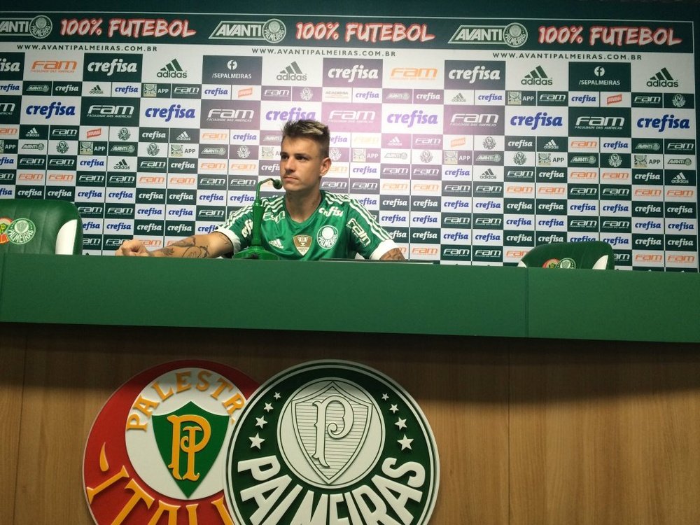 Roger Guedes en su presentación con el Palmeiras. Palmeiras