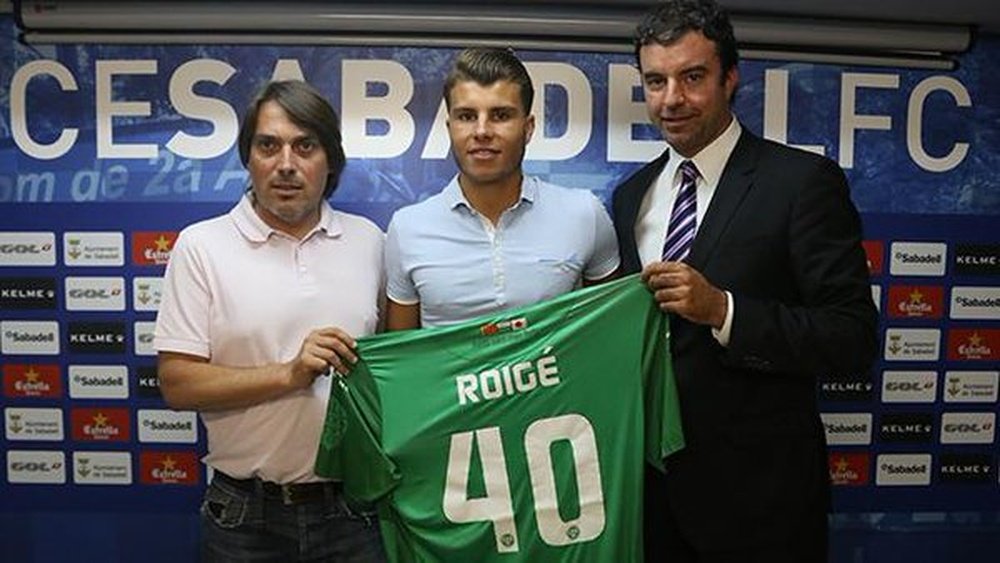 Roigé posa con la camiseta del Sabadell. Twitter