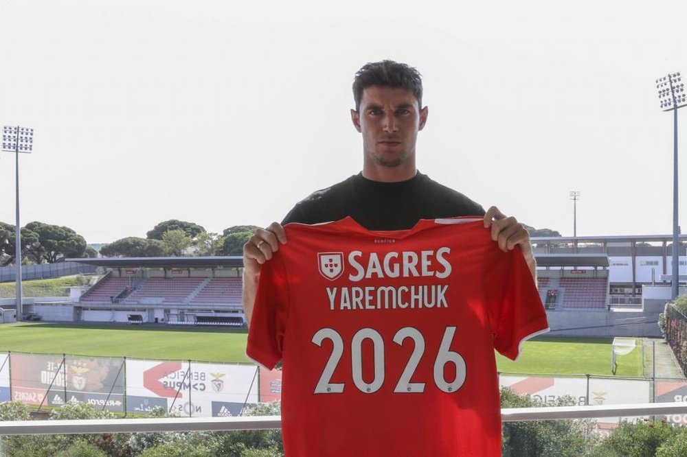 Yaremchuk signe à Benfica. Twitter/SLBenfica