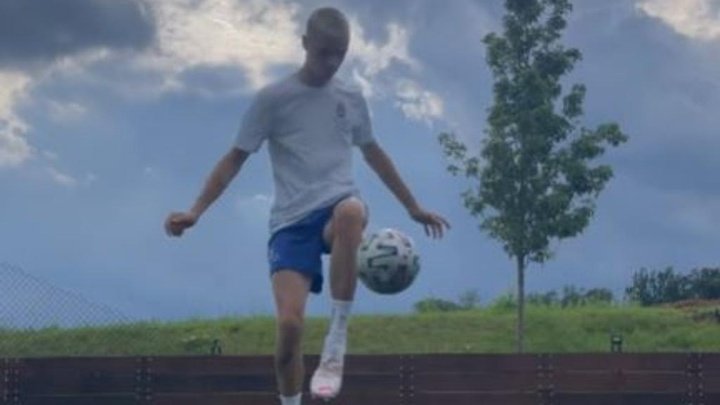 Romeo, hijo de David Beckham se convierte en futbolista profesional