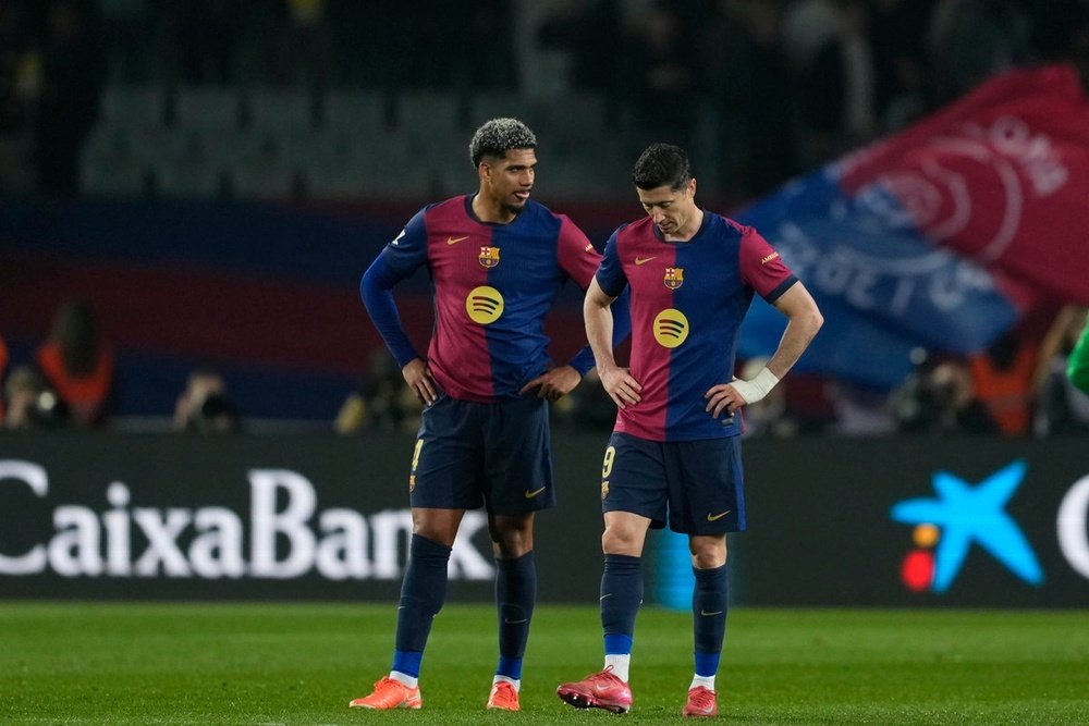 Araujo has been dealt with knee discomfort. EFE