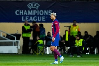 Ronald Araujo spoke out on social media after Barcelona's defeat in the Champions League quarter-finals. The Uruguayan, who was sent off against PSG, said that 