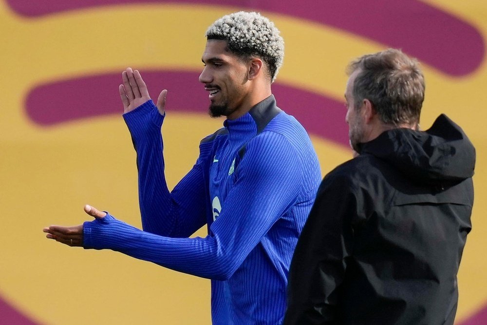 Araujo could be out for three weeks with an ankle injury. EFE