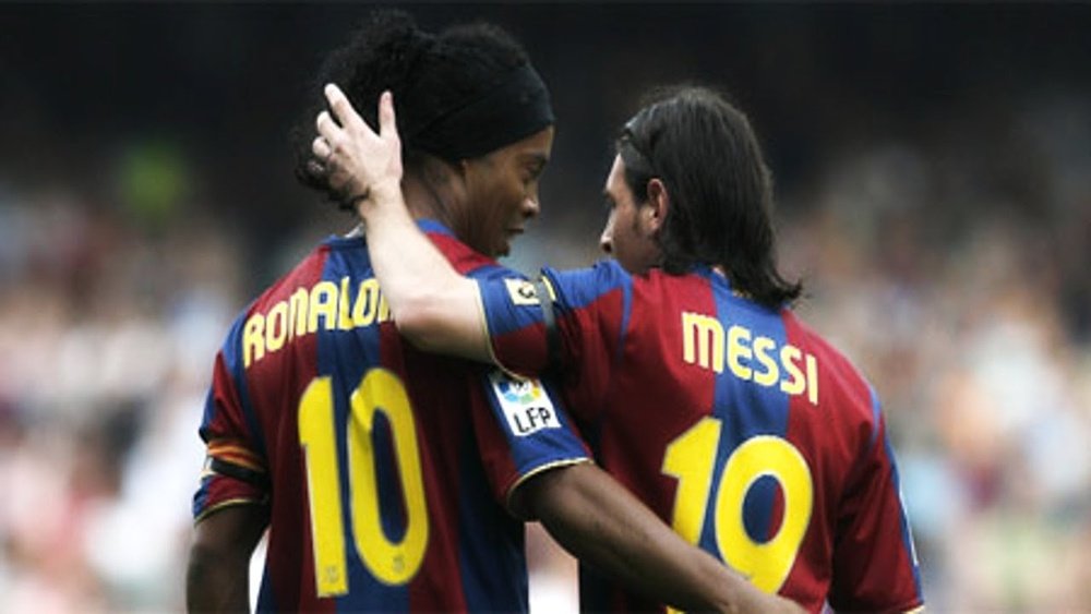 Ronaldinho et Lionel Messi. EFE