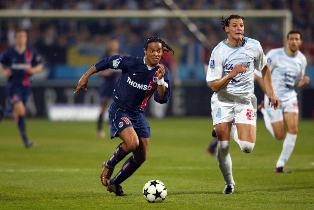 Ronaldinho vuelve a Paris, ya que el PSG le rendirá un homenaje ante el Mónaco. AFP
