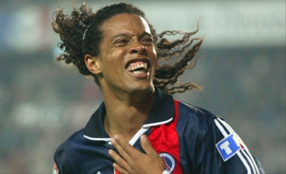 Ronaldinho quiere que Mbappé gane el Balón de Oro en el PSG. AFP
