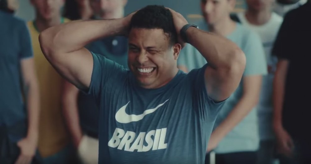 Boda Intención Surtido Ronaldo revive su famoso anuncio en el aeropuerto... ¡y no aprende!