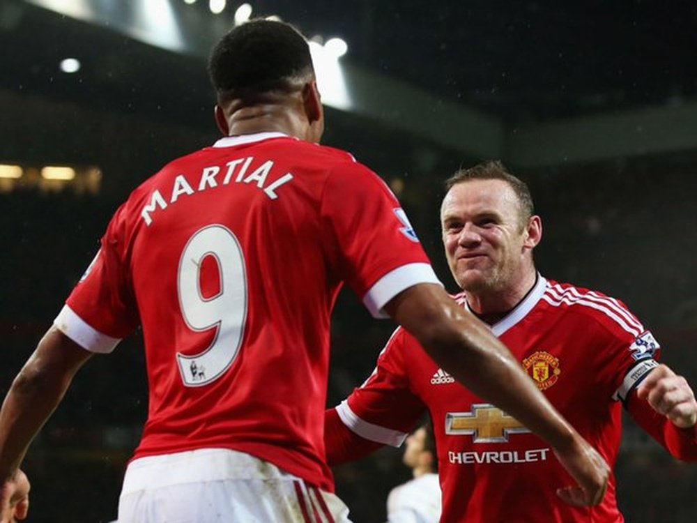 Rooney y Martial celebran un gol con el United esta temporada. Twitter