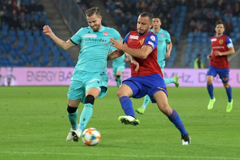 O Barça escolhe Arthur Cabral. Twitter/FCBasel1893