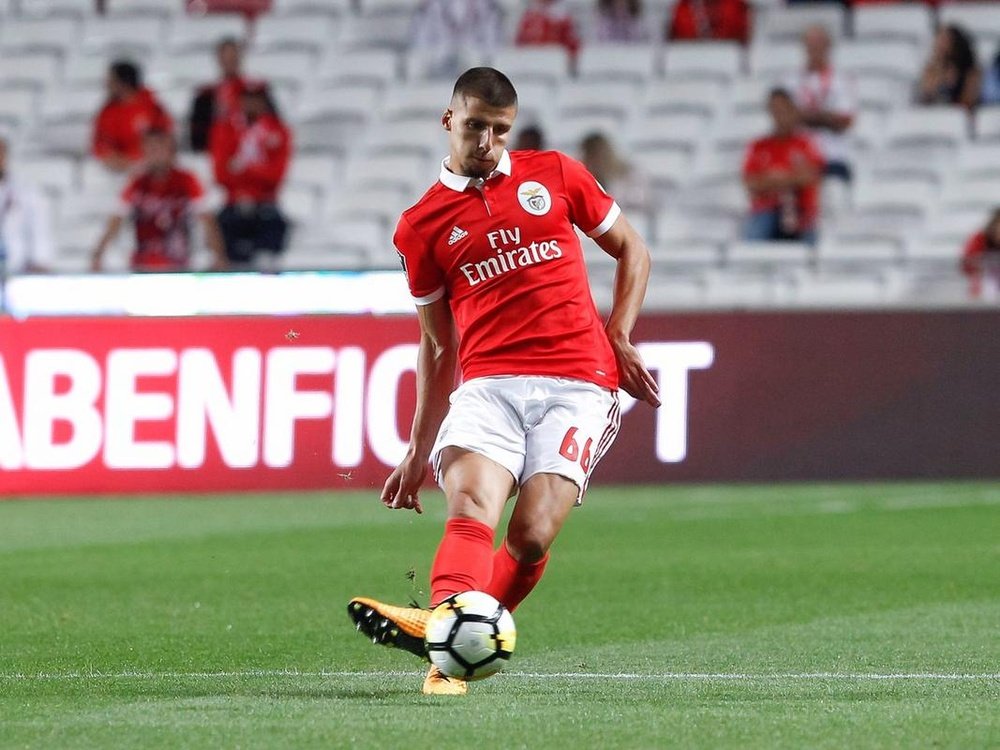 Ruben Dias has attracted interest from Manchester United. Twitter/SLBenfica