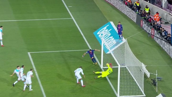 Barcelona volta a protestar um gol que o árbitro não validou
